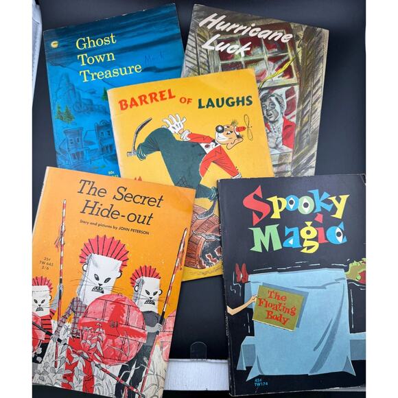 Spooky Magic 1955 - Vintage Scholastic Book Services Book - Picture 2 of 3